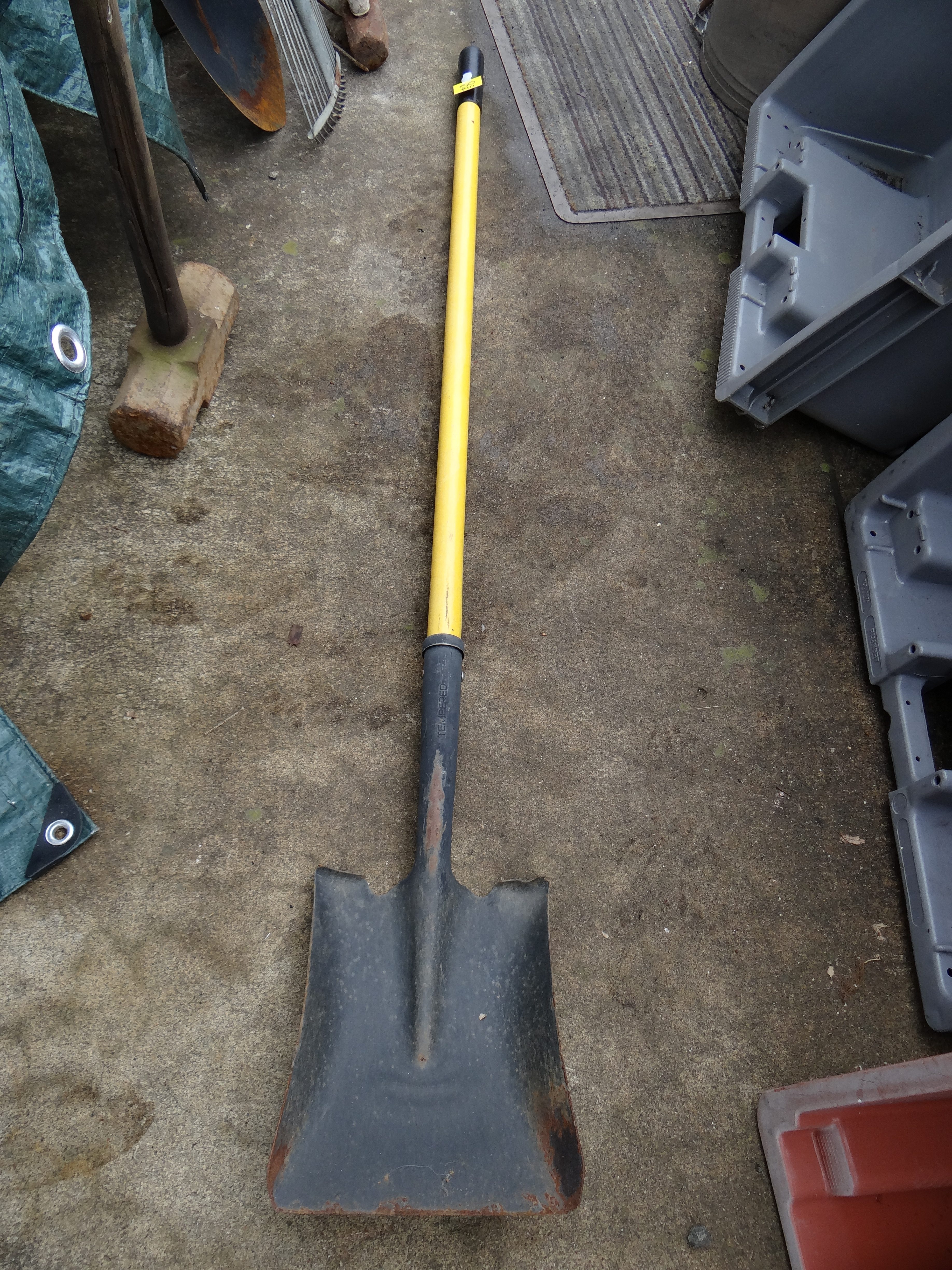 PM50-Square Nose Fiberglass Handle Shovel