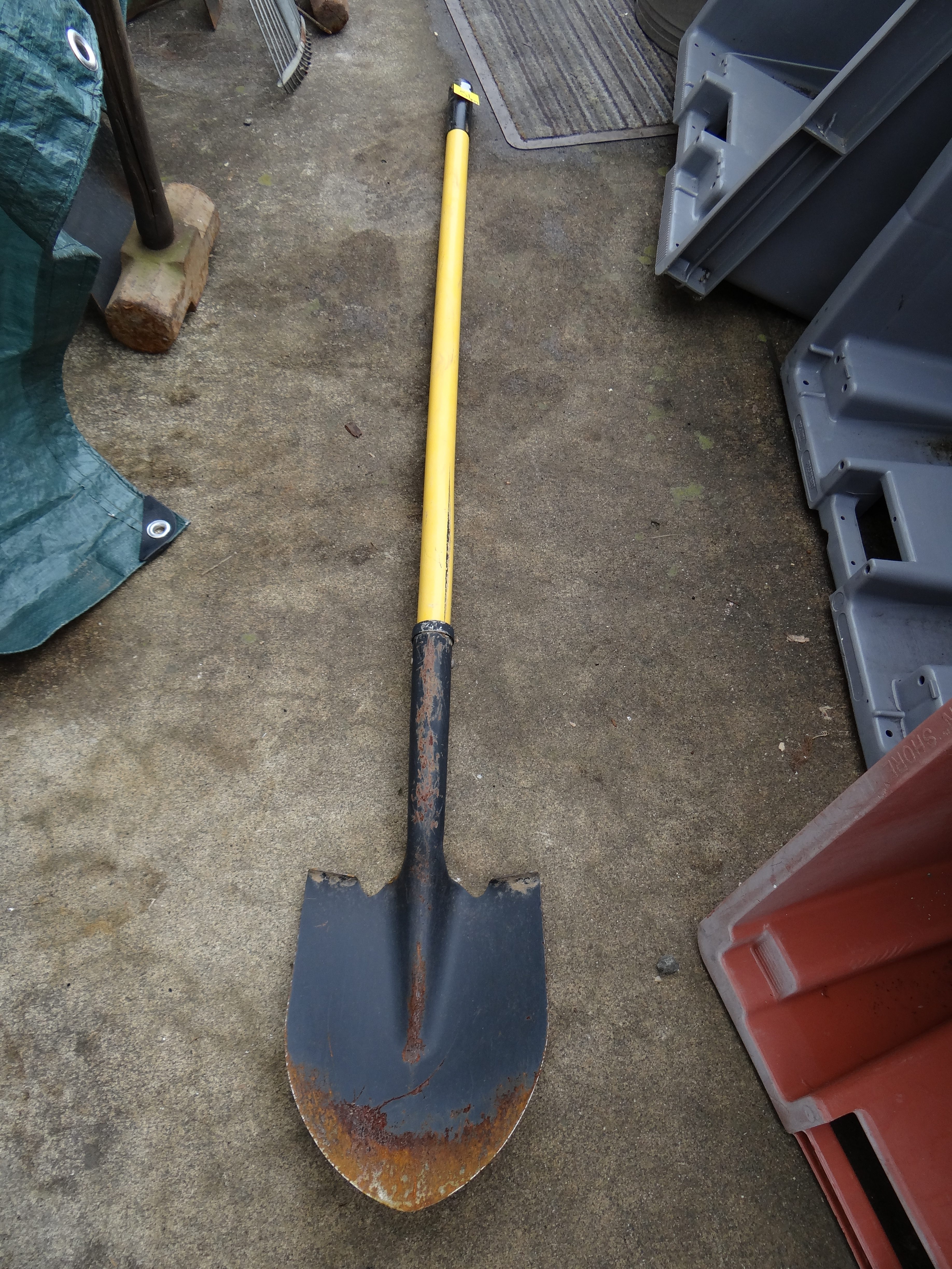 PM51-Spade Head Fiberglass Handle Shovel