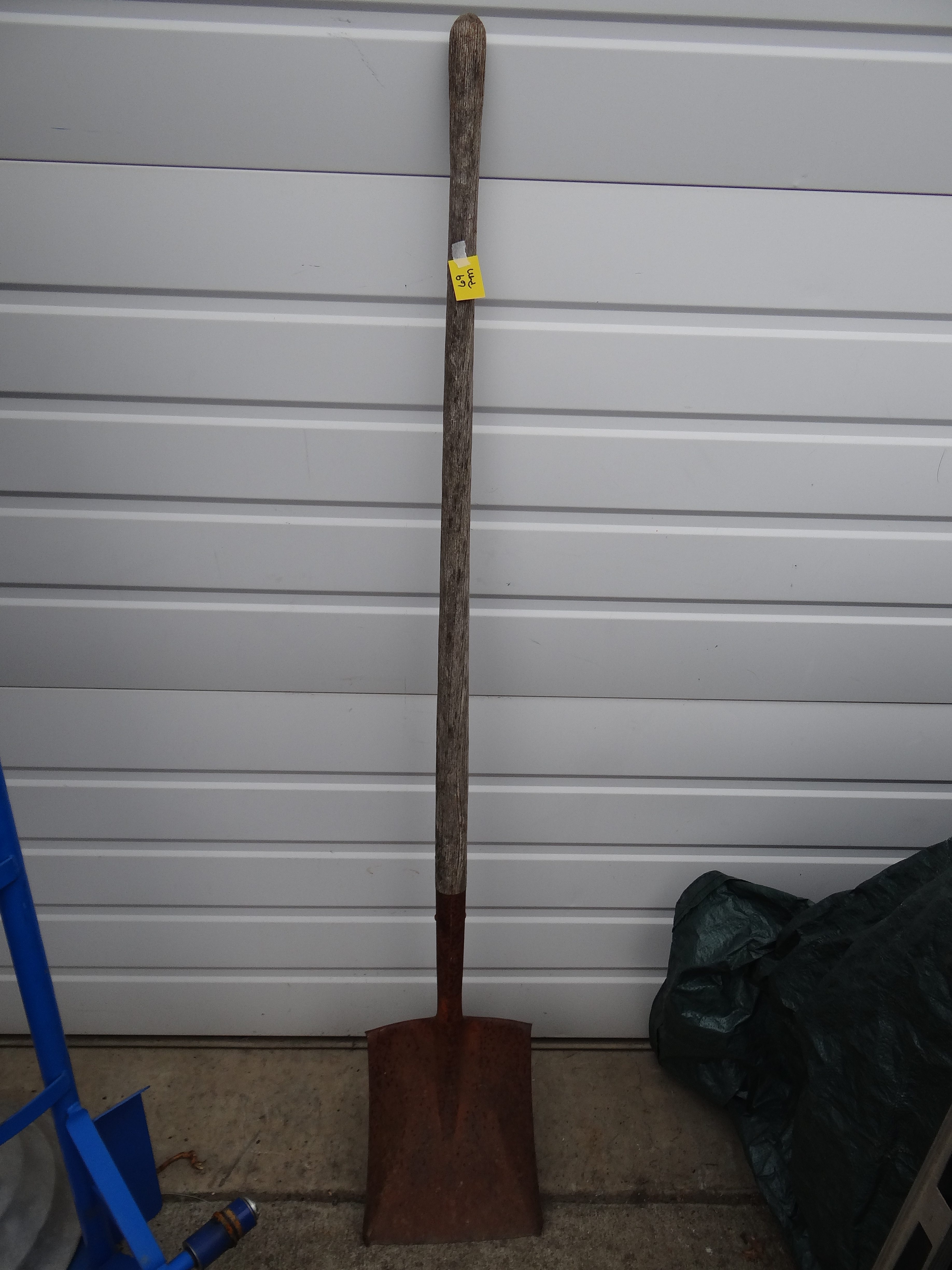 PM69-Wooden Handled Square Nose Shovel