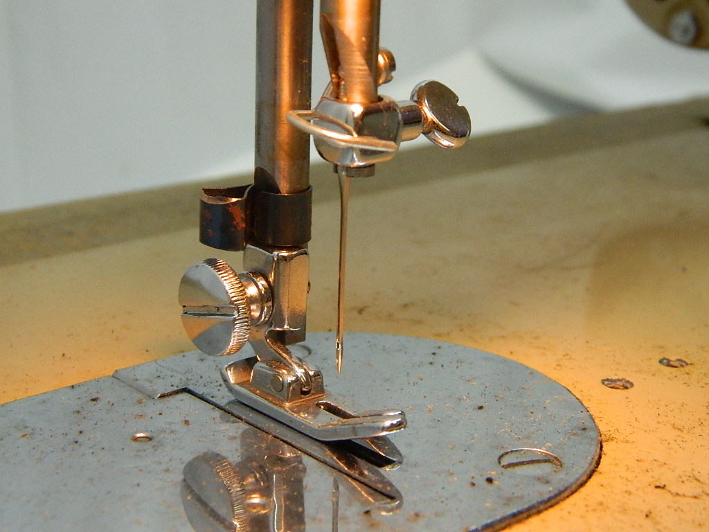 AA4049 RARE ‘VISETTI’ Sewing Machine GREAT CONDITION w/ Case, Pedal