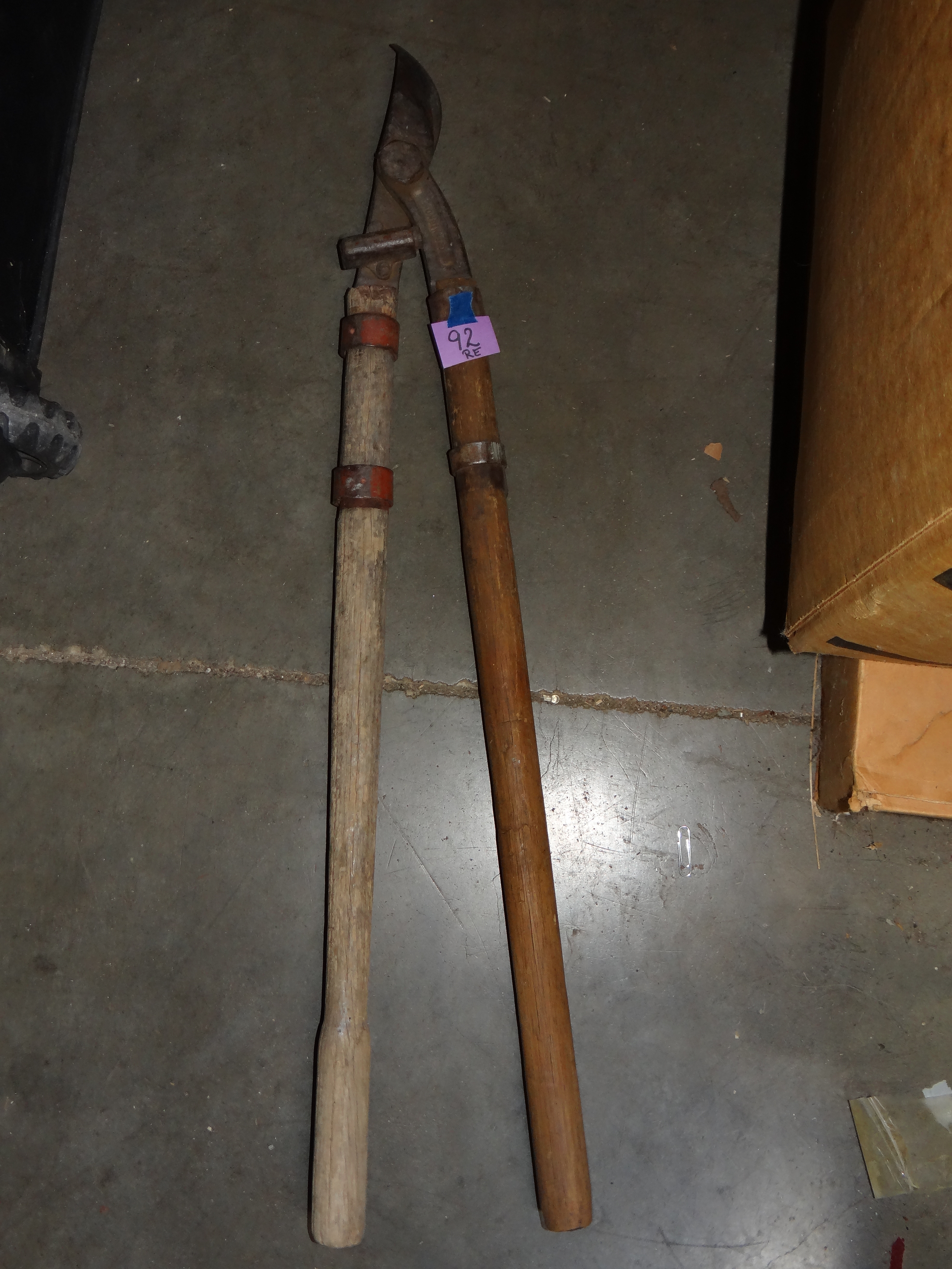 RE92-Vintage Wooden Handle Loppers in Great Condition