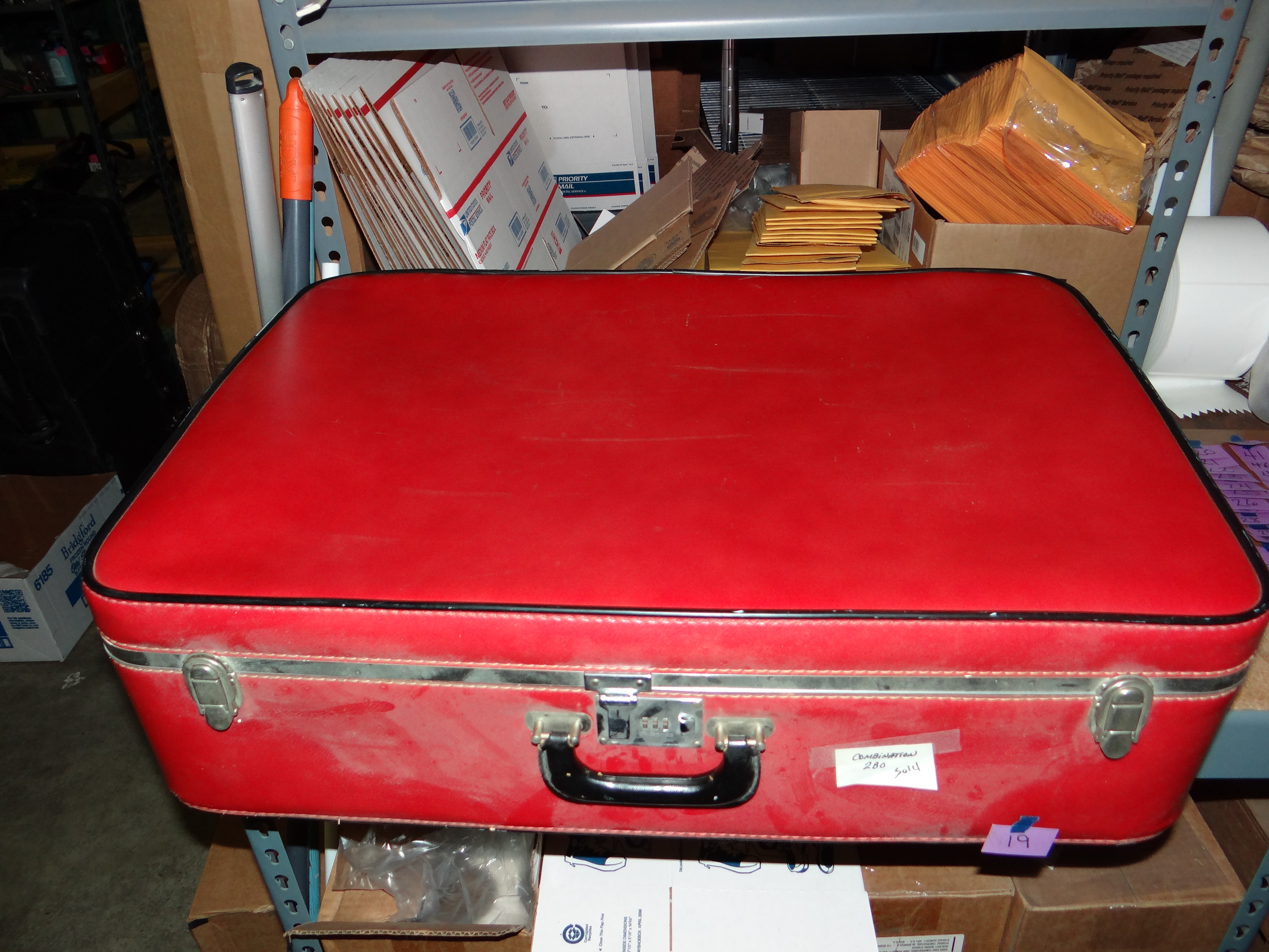 19-Red Travelaire Luggage Locking w/ Combo