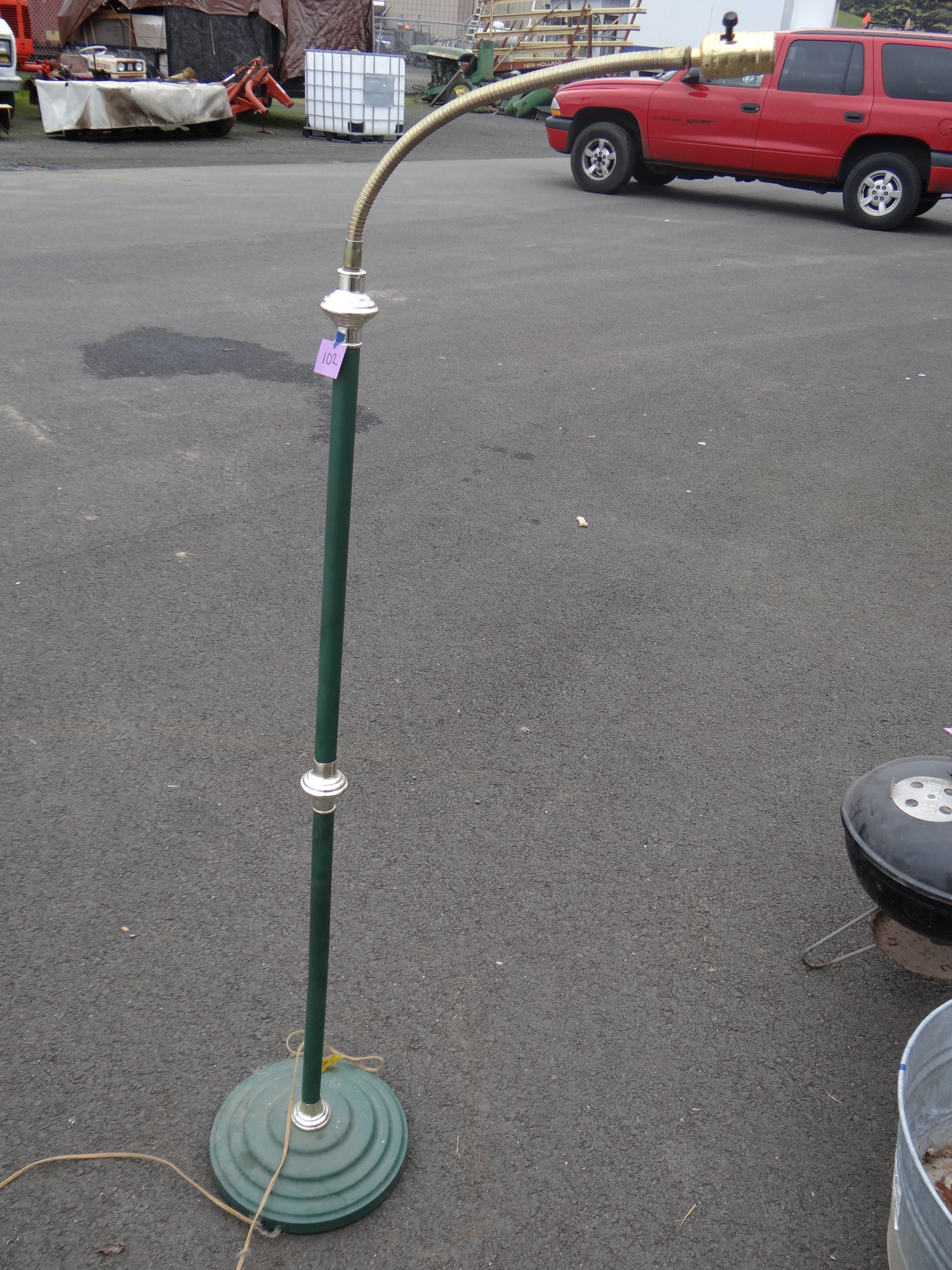 102-Green & Gold Floor Lamp w/ Bendable Top 4ft at Bottom of Bend