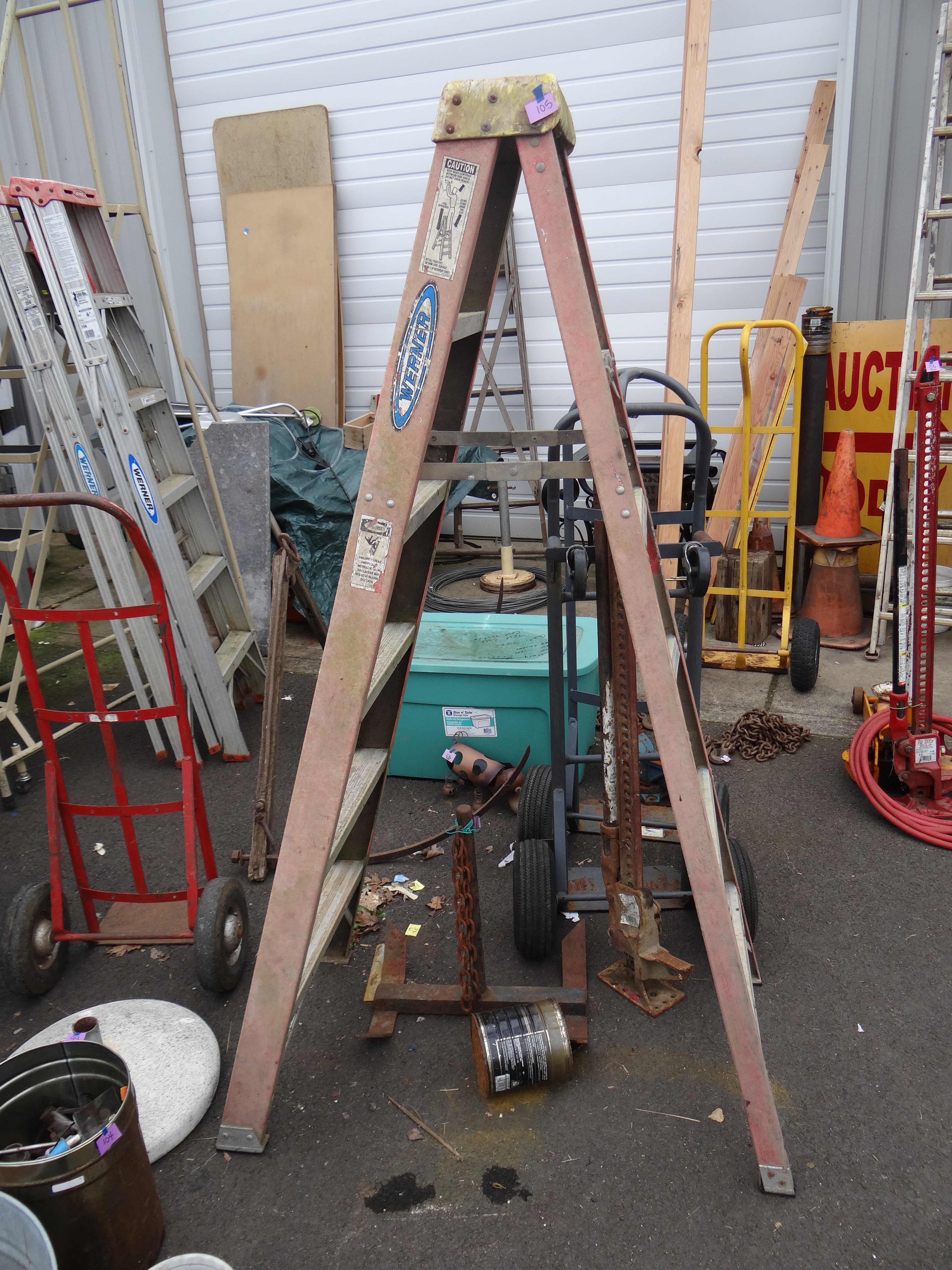 105-Werner 5ft Fiberglass & Metal Ladder, One Rung Broken & Fixed (see pics)