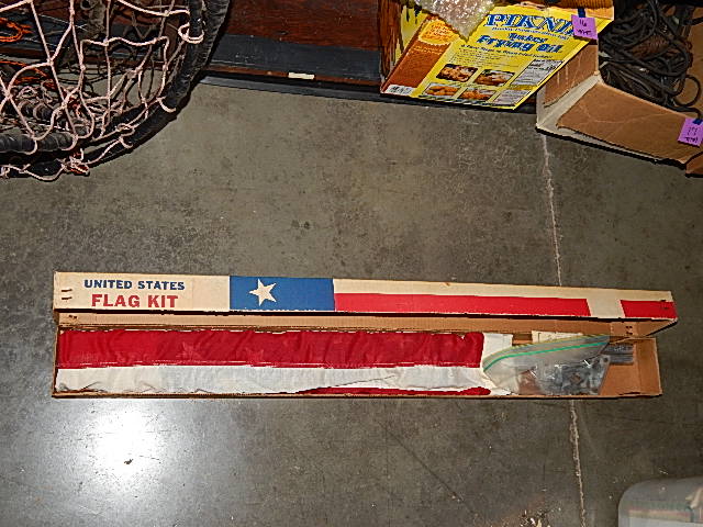 MM1-United States Flag Kit In Box Seems To Be All There