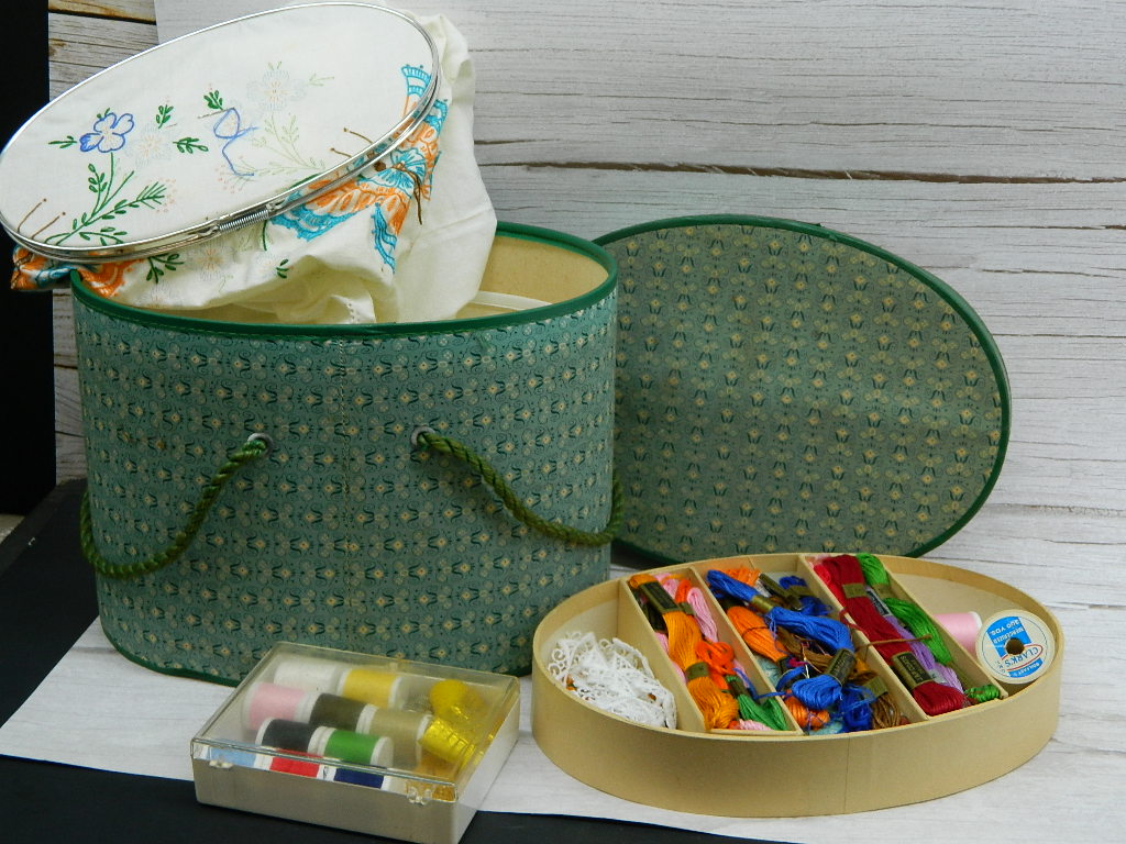 1950s-1960s Vintage Sewing/thread Box Green Thread Organizing Box