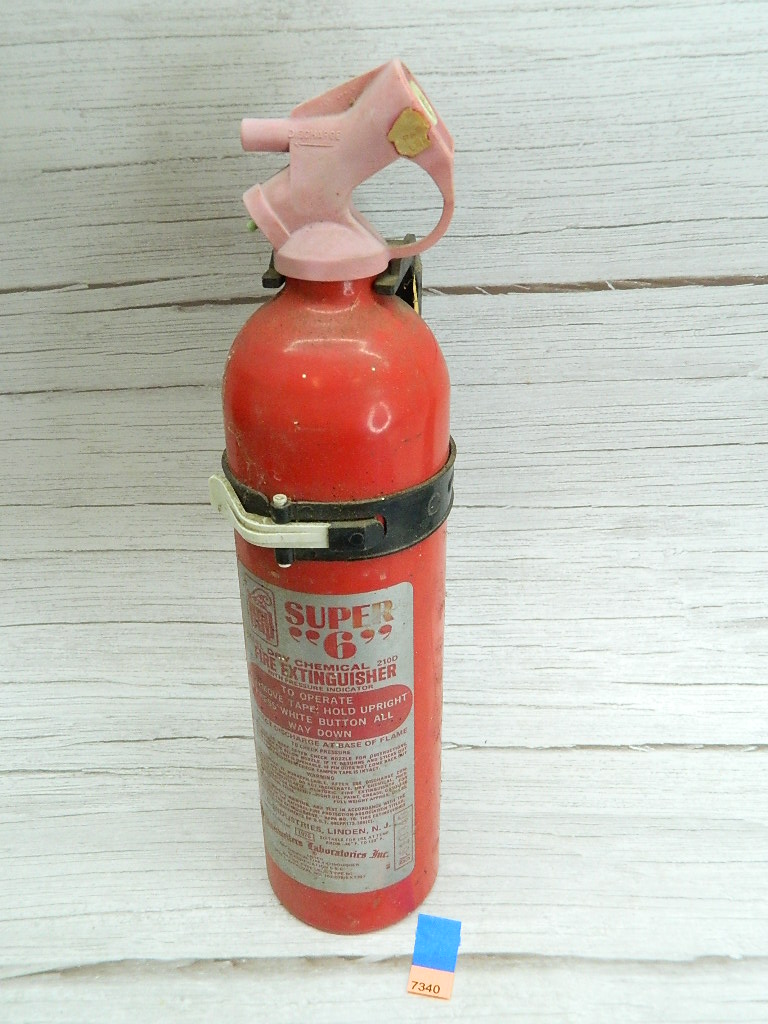 AA7340 Vintage Full RED GAP SUPER ‘6’ Fire Extinguisher Size 1 Marine