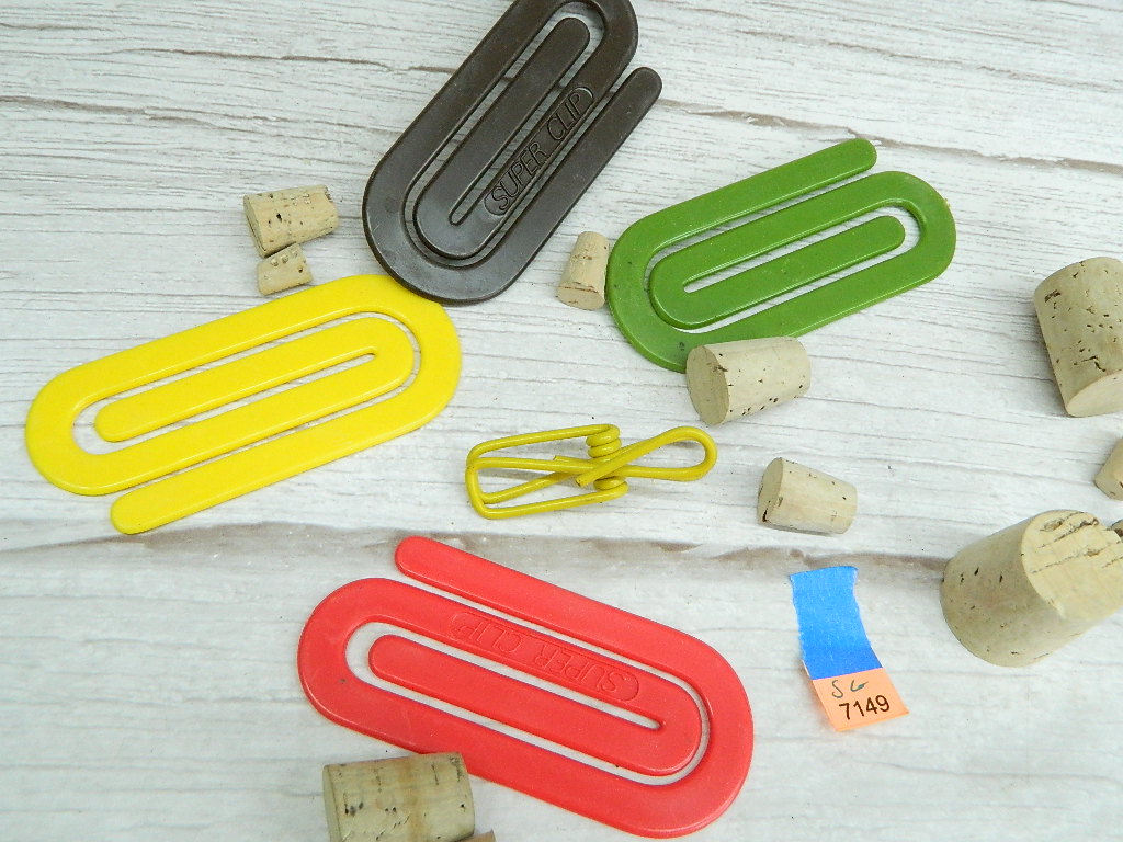 SG7149- Collection of Various Sized Wine Corks Super Large Plastic Paper  Clips and More – Wilbur Auction