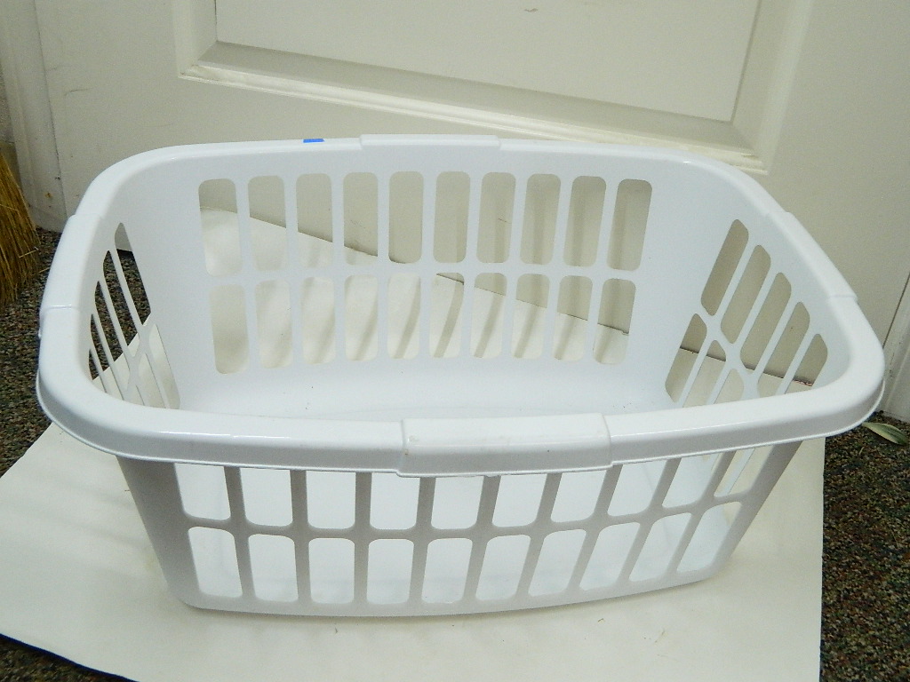 OE8257 Heavy Duty Like New Large White Plastic Laundry Basket ‘10