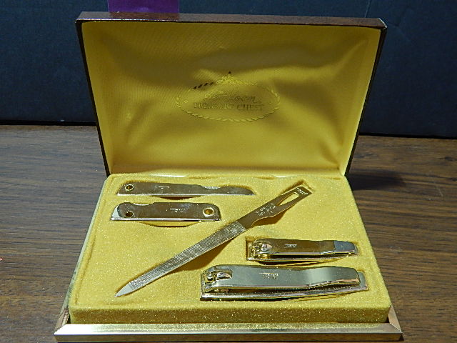 355-Heirloom Treasure Chest Stainless Steel Manicure Kit