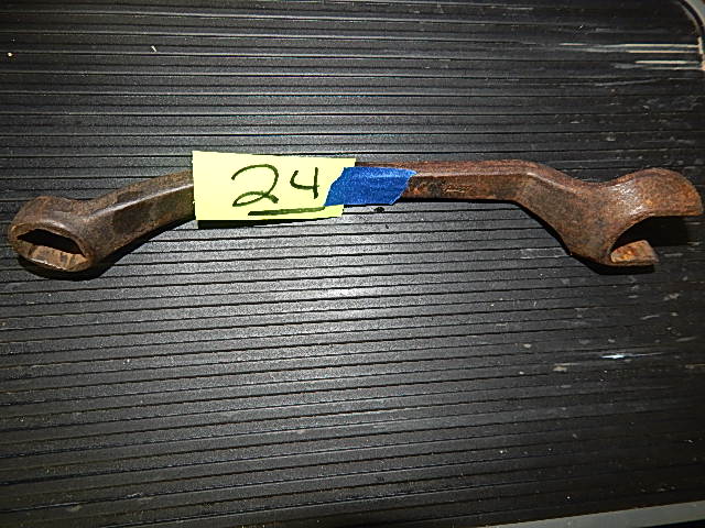 24-Ford USA-M-40-1701 Battery Tool