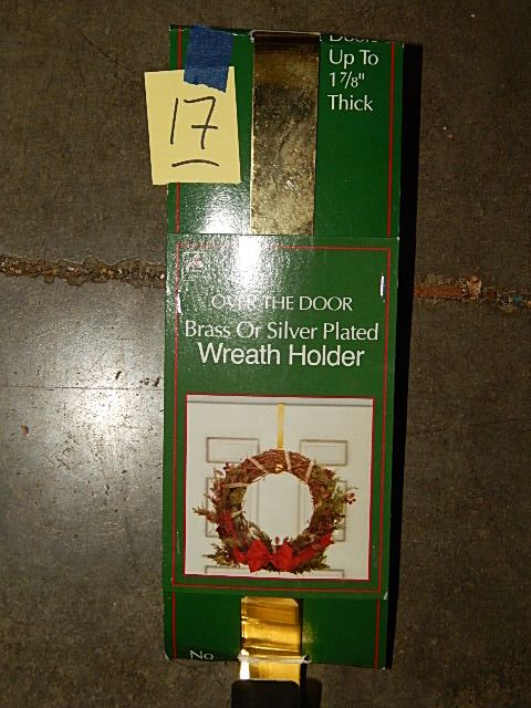 17-Wreath Holder