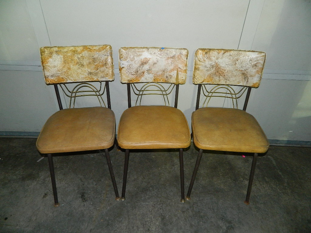 AA3352 Vintage Set Of 3 70 S Era Kitchen Chairs Small Rip On One 31   DSCN0577 