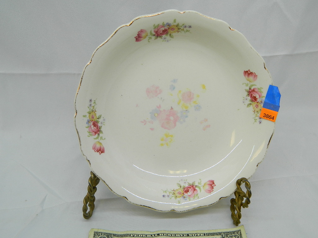 AA3864 Vintage BEAUTIFUL ‘The Hallmark’ Stamped Painted Ruffled