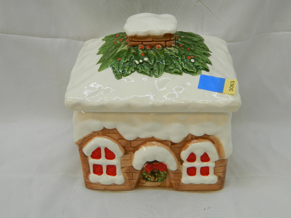 AA3063- CUTE Ceramic Christmas House Cookie Jar w/ Lid 8×6.5×5.5 Inches ...